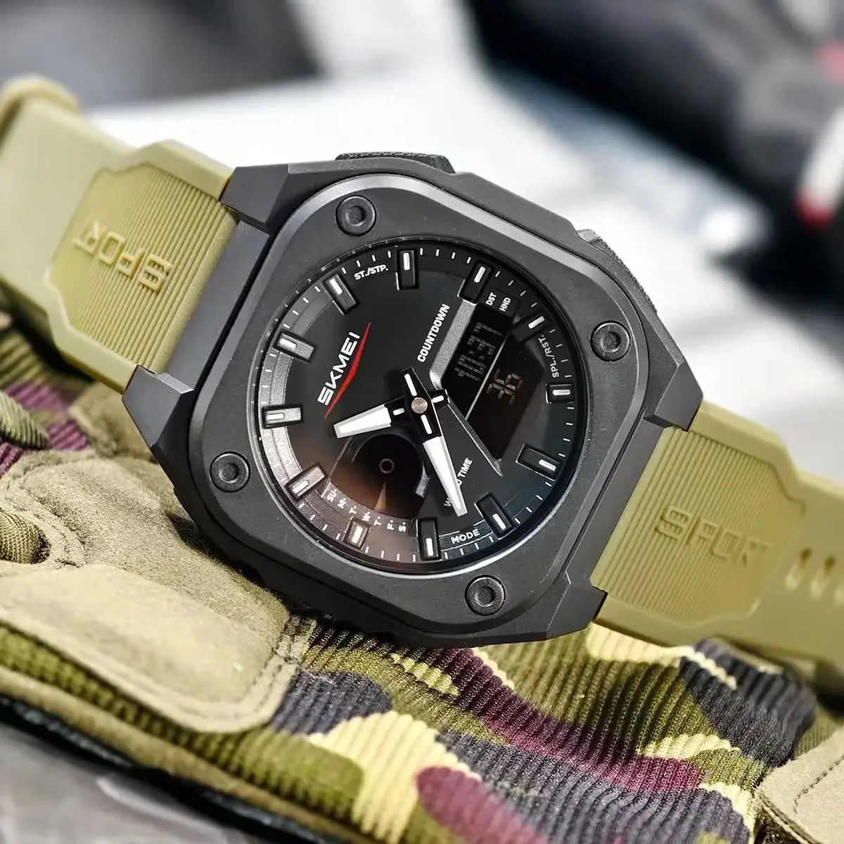 SKMEI Men’s Analog Digital Sports Watch